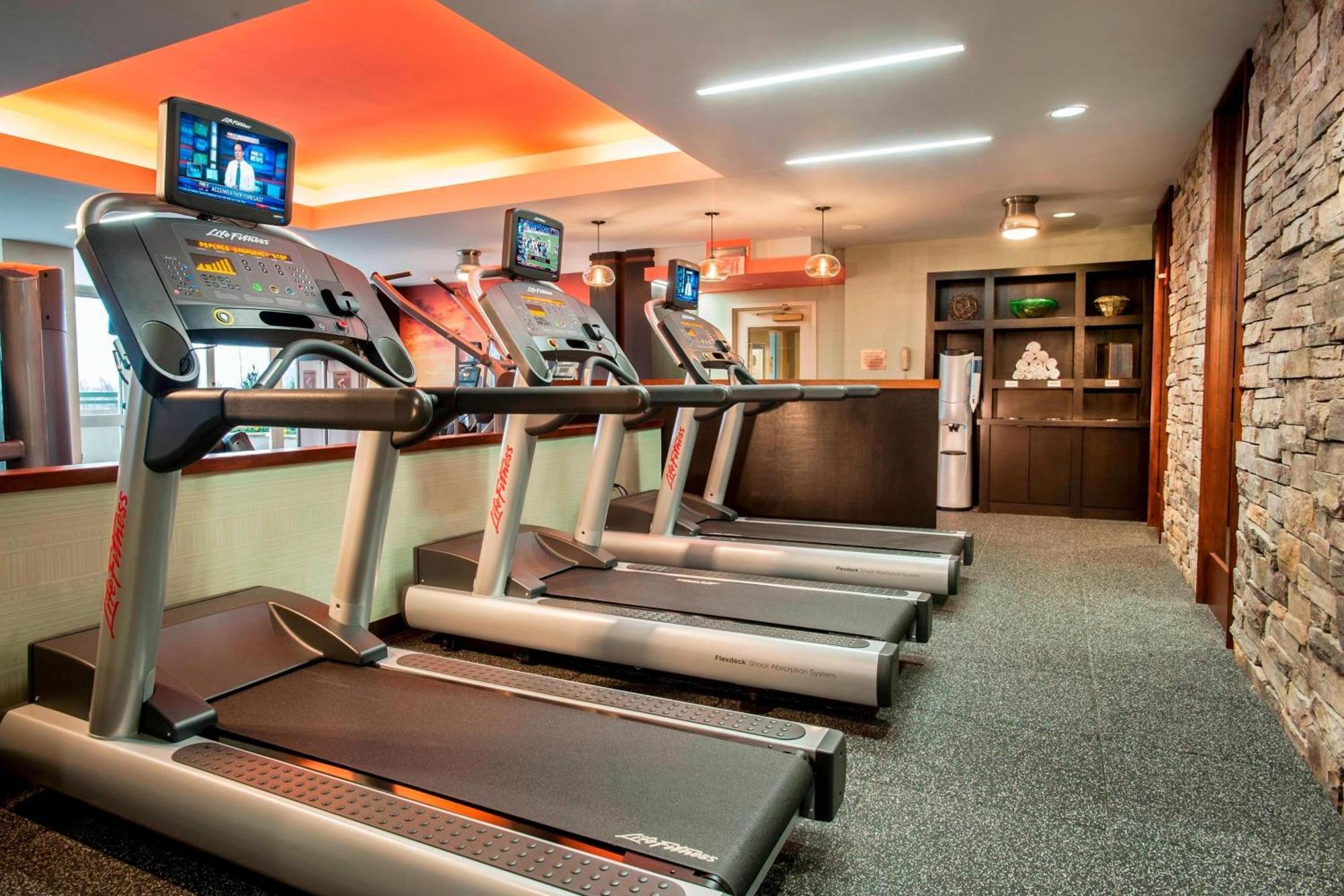 Courtyard By Marriott Tysons Mclean Hotel Тайсънс Корнър Екстериор снимка