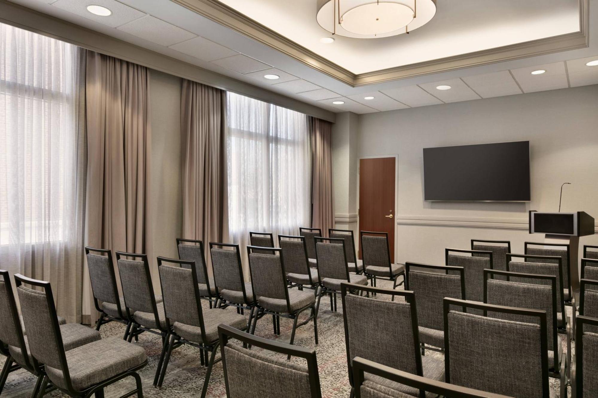 Courtyard By Marriott Tysons Mclean Hotel Тайсънс Корнър Екстериор снимка