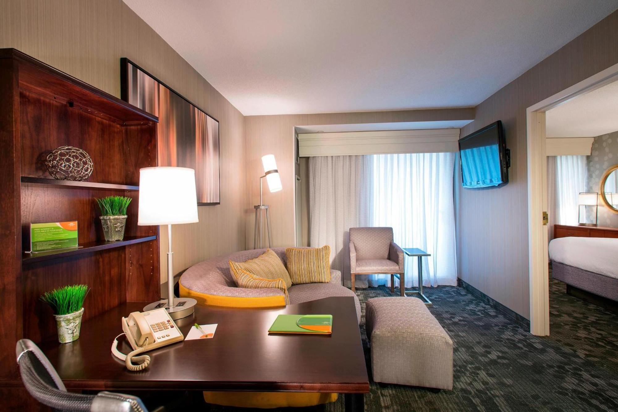Courtyard By Marriott Tysons Mclean Hotel Тайсънс Корнър Екстериор снимка