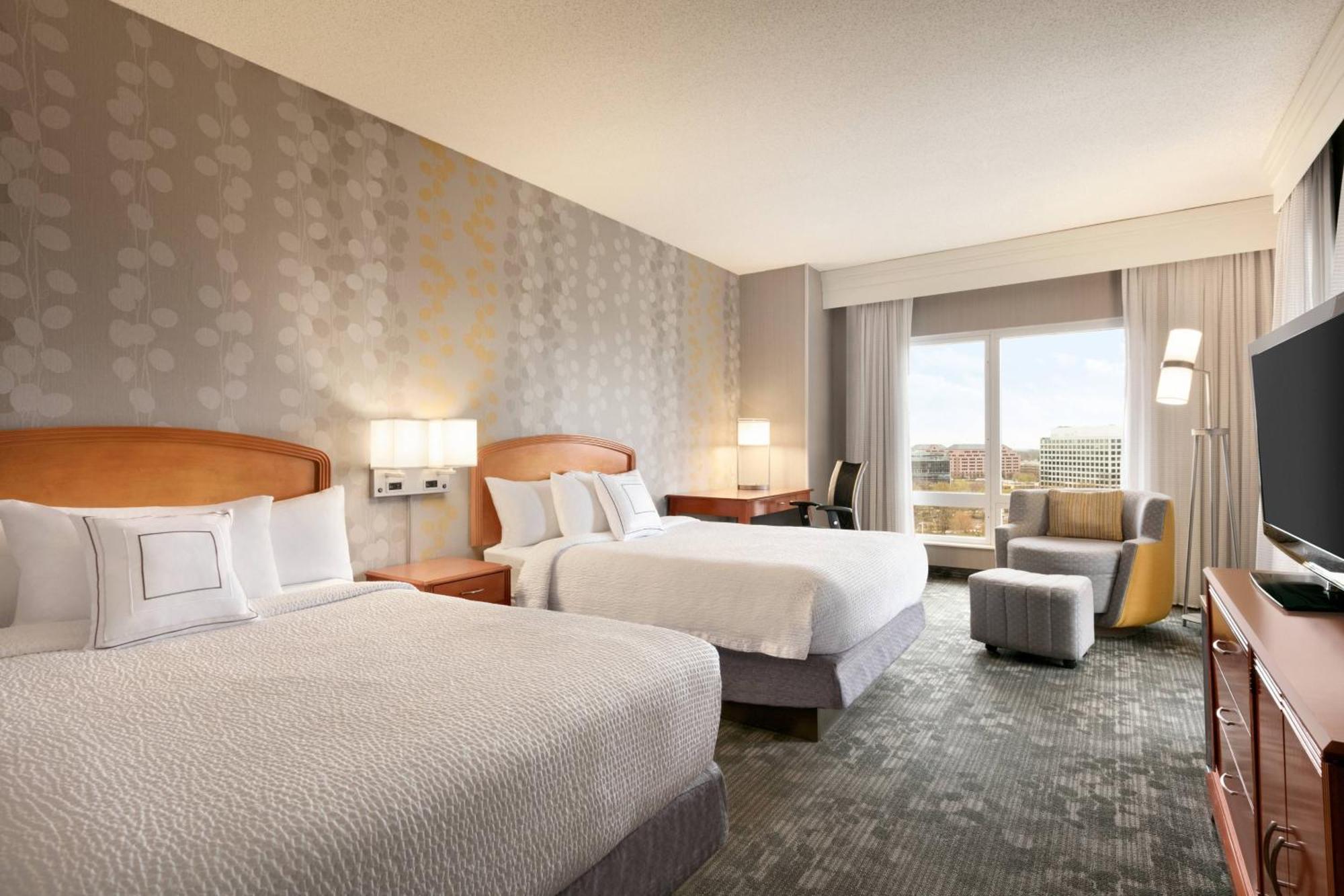 Courtyard By Marriott Tysons Mclean Hotel Тайсънс Корнър Екстериор снимка