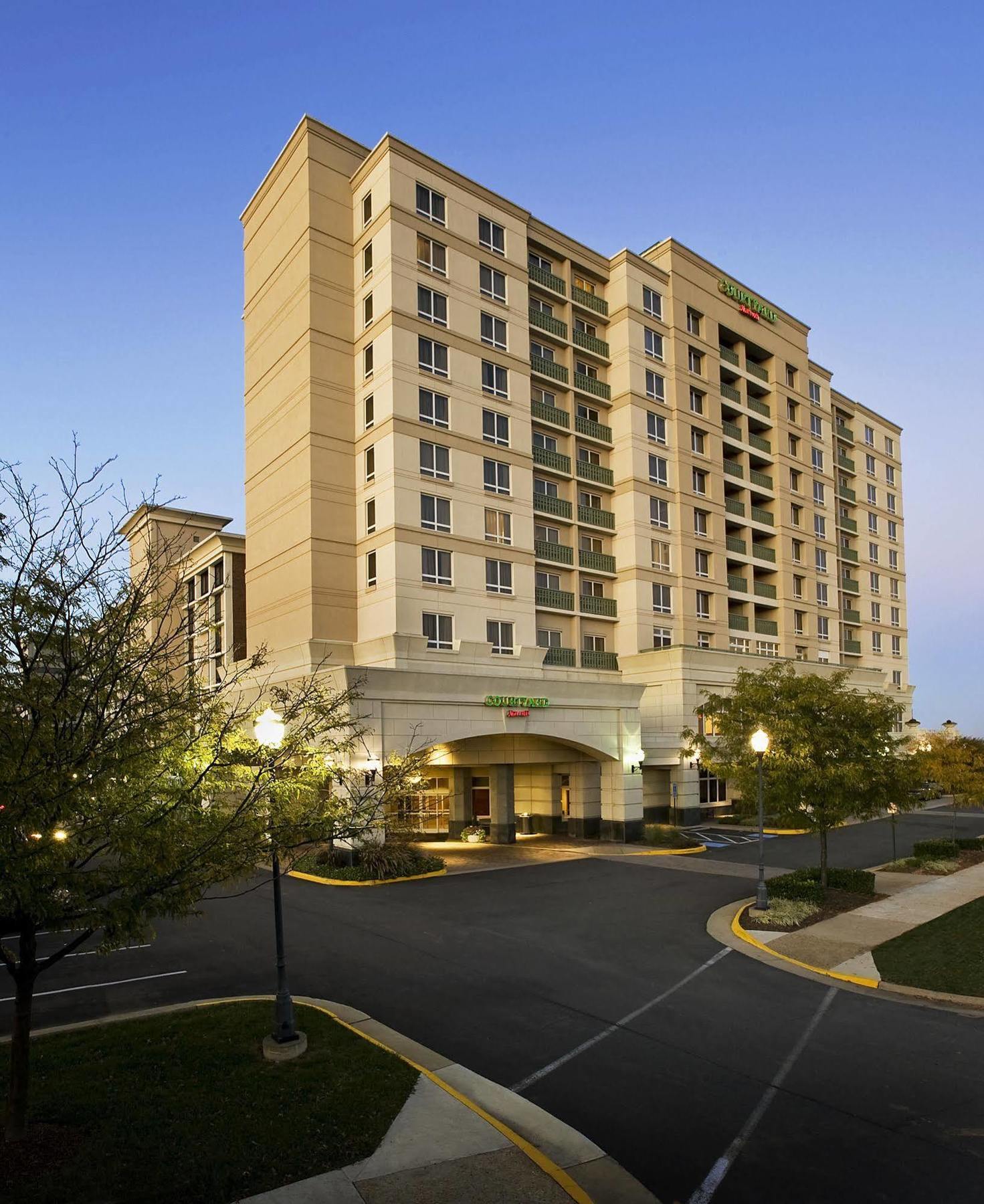 Courtyard By Marriott Tysons Mclean Hotel Тайсънс Корнър Екстериор снимка